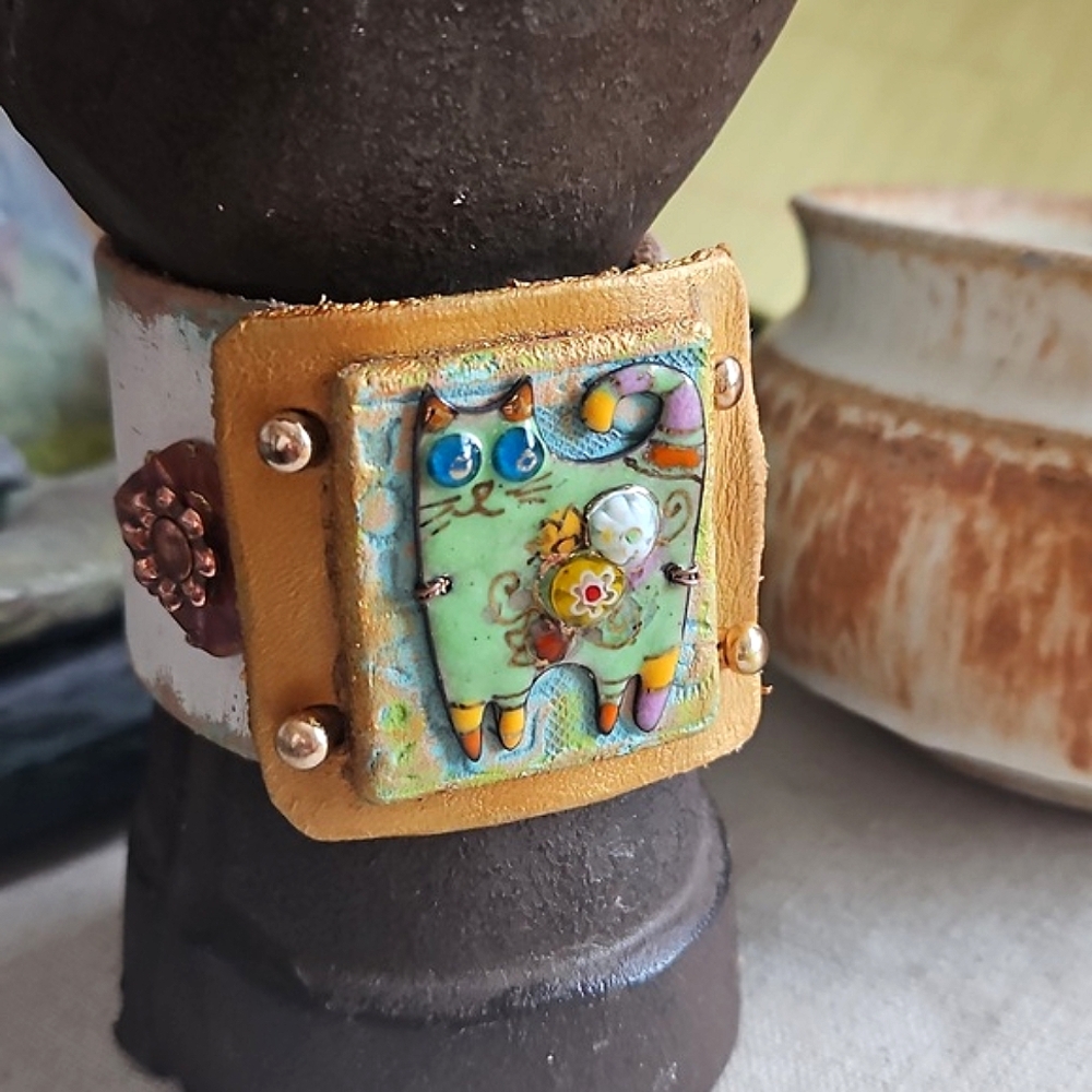 🩷Another Idea For Your New Charms. Leather Bracelets Love Unique Focals! 🐾🐈